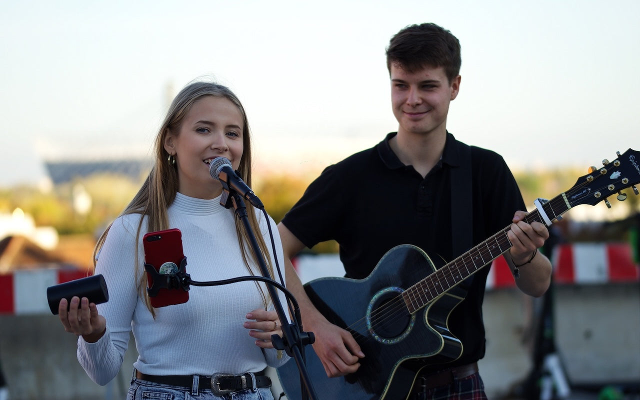 couple singing