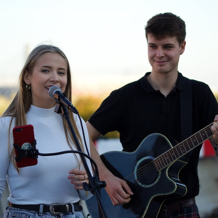 couple singing