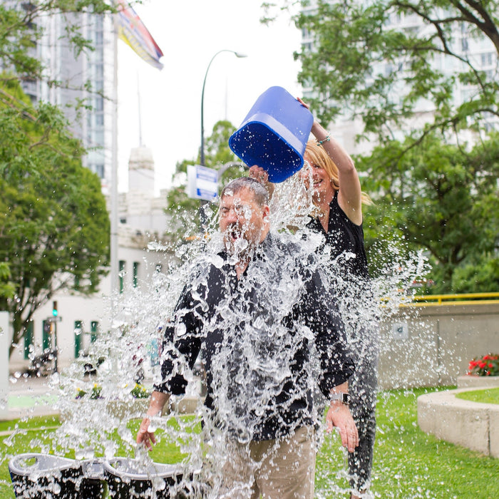 ALS Ice bucket challenge 